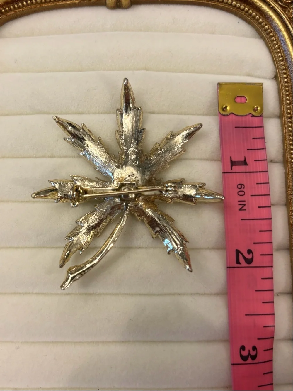 Leaf Brooch Jewelry Gold Tone Pin Nature Classic Elegant‎